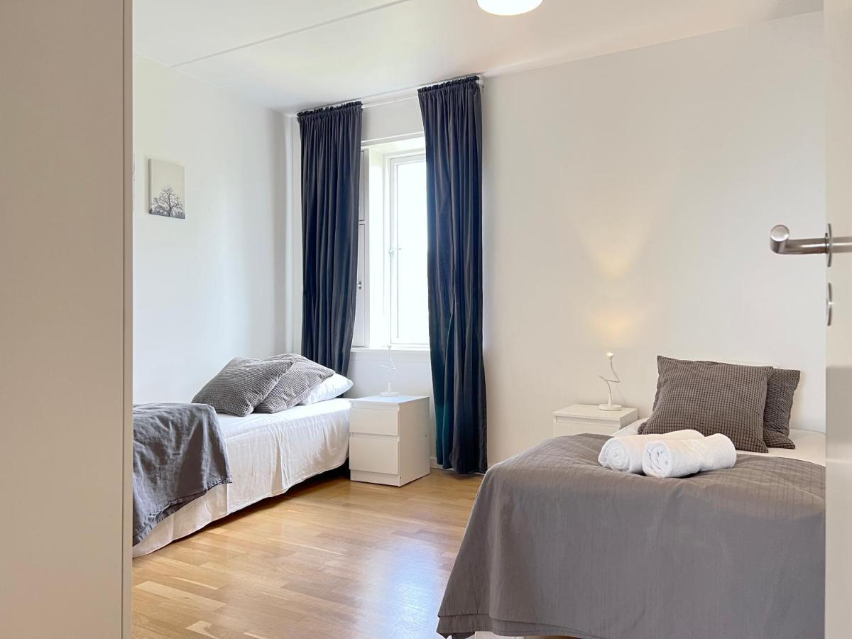 3 Bedroom At Margretheholmsvej With Balcony Near The Opera House And The Center *