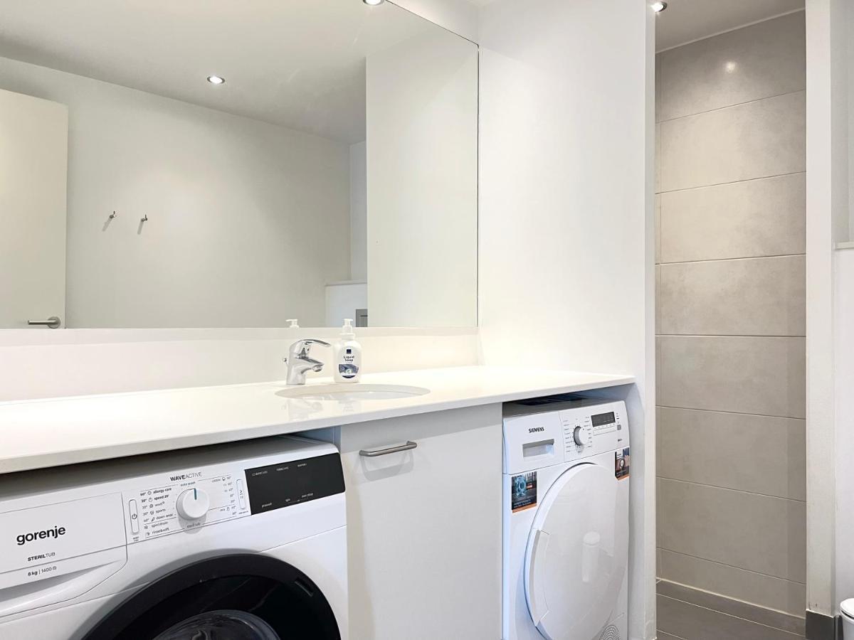 3 Bedroom At Margretheholmsvej With Balcony Near The Opera House And The Center *