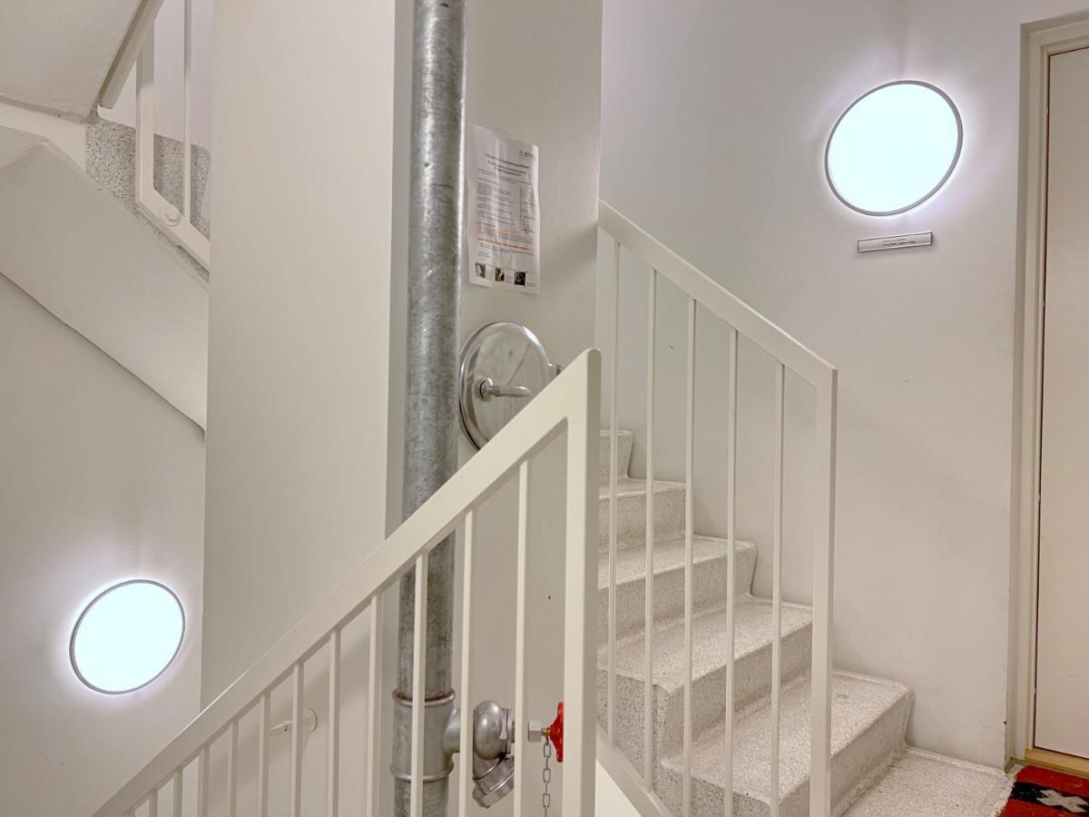 3 Bedroom At Margretheholmsvej With Balcony Near The Opera House And The Center *