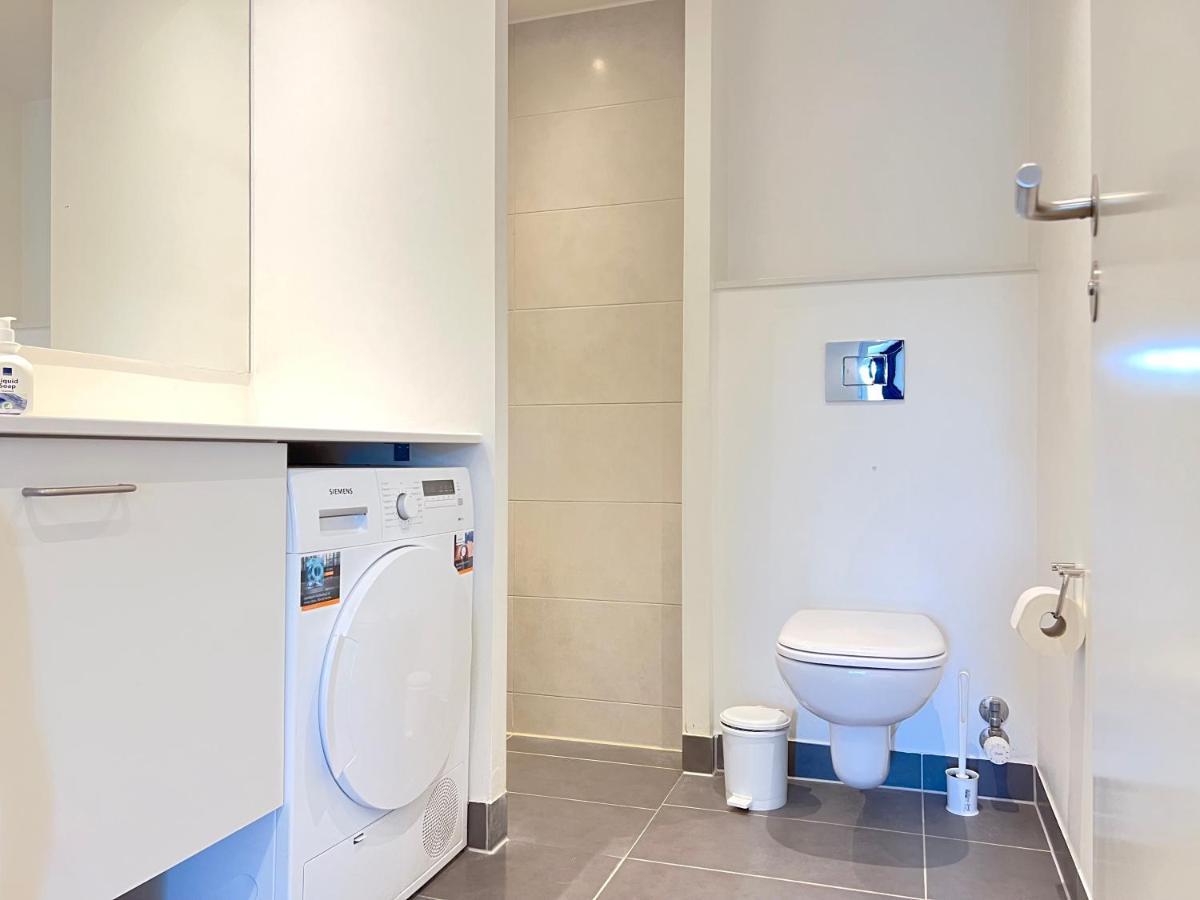 3 Bedroom At Margretheholmsvej With Balcony Near The Opera House And The Center Leilighet
