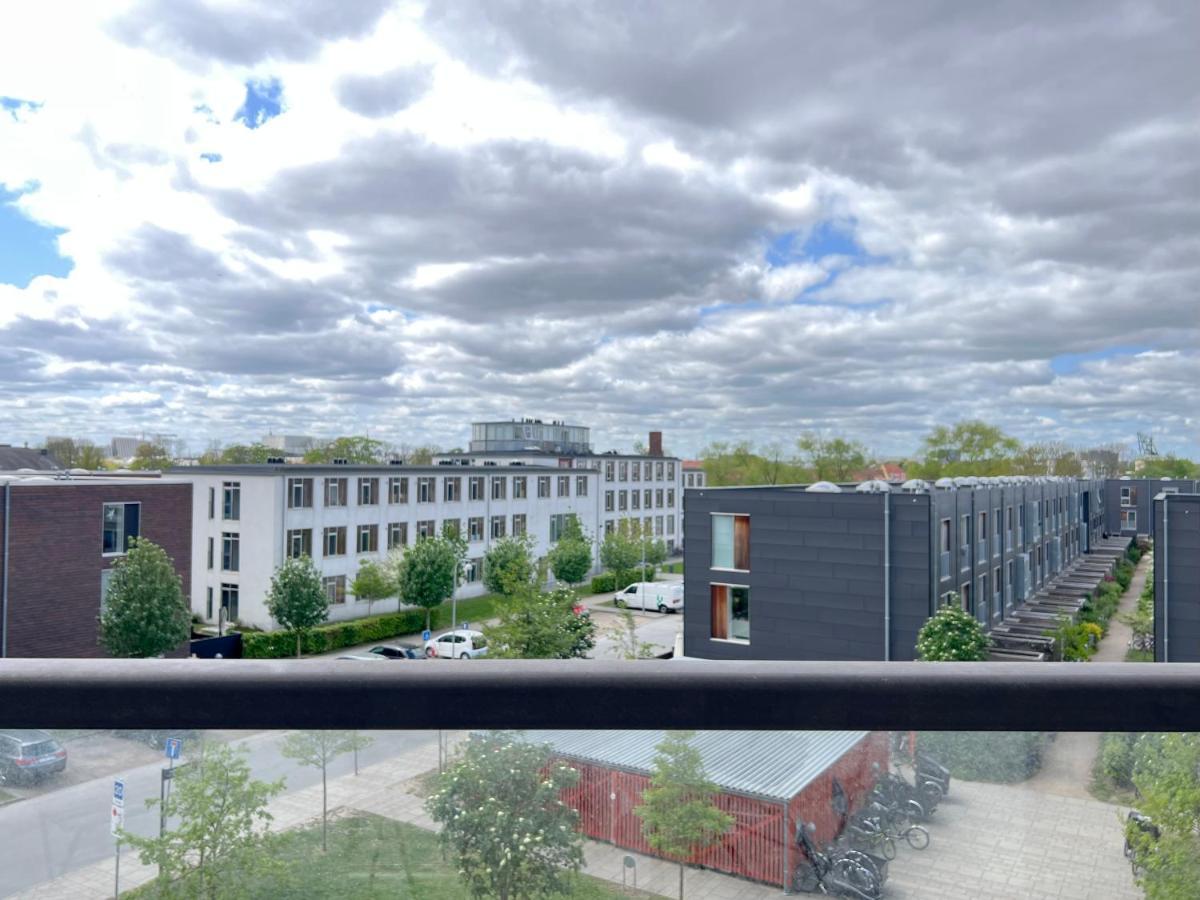 3 Bedroom At Margretheholmsvej With Balcony Near The Opera House And The Center